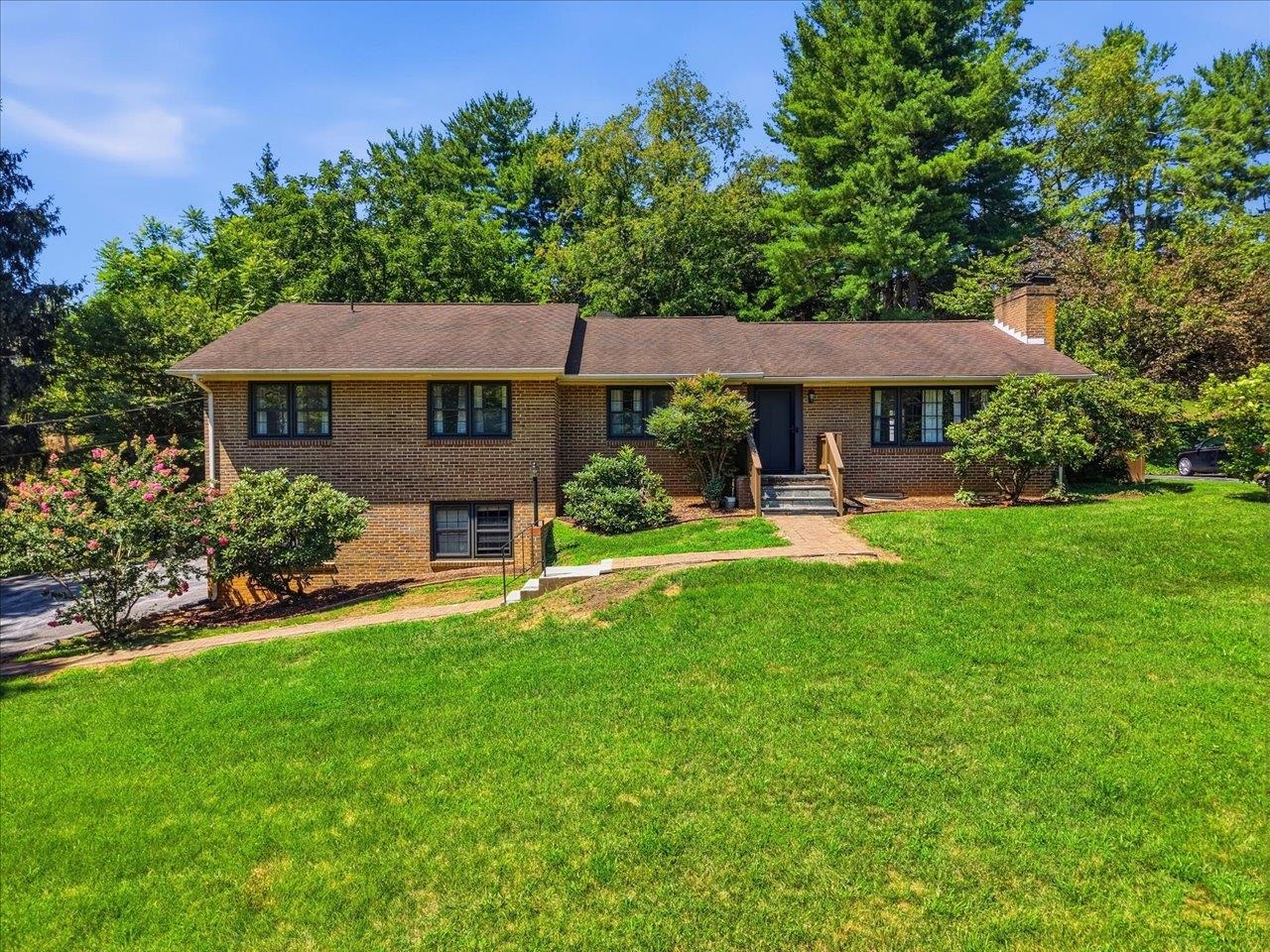 1060 GLENWOOD BLVD, WAYNESBORO, Virginia 22980, 4 Bedrooms Bedrooms, ,2 BathroomsBathrooms,Residential,1060 GLENWOOD BLVD,679552 MLS # 679552 1060 GLENWOOD BLVD, WAYNESBORO, Virginia 22980, 4 Bedrooms Bedrooms, ,2 BathroomsBathrooms,Residential,1060 GLENWOOD BLVD,679552 MLS # 679552