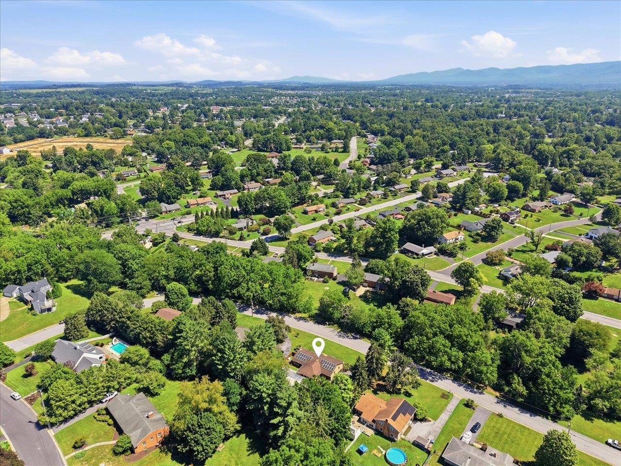 1060 GLENWOOD BLVD, WAYNESBORO, Virginia 22980, 4 Bedrooms Bedrooms, ,2 BathroomsBathrooms,Residential,1060 GLENWOOD BLVD,679552 MLS # 679552 1060 GLENWOOD BLVD, WAYNESBORO, Virginia 22980, 4 Bedrooms Bedrooms, ,2 BathroomsBathrooms,Residential,1060 GLENWOOD BLVD,679552 MLS # 679552