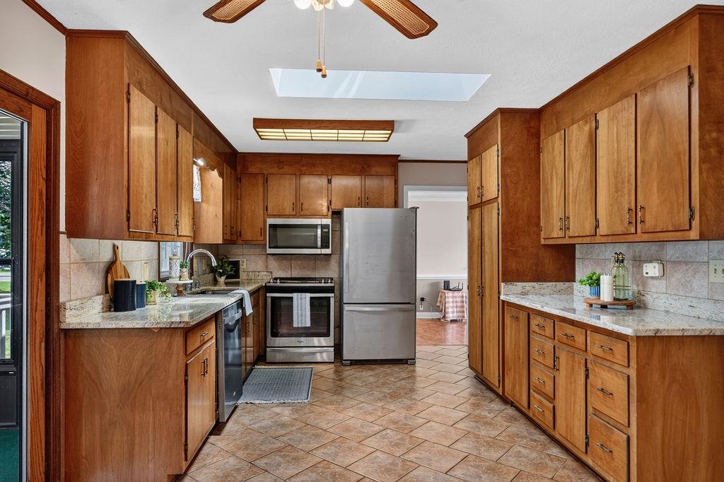 7 FEATHERSTONE DR, LYNDHURST, Virginia 22952, 4 Bedrooms Bedrooms, ,2 BathroomsBathrooms,Residential,7 FEATHERSTONE DR,679558 MLS # 679558 7 FEATHERSTONE DR, LYNDHURST, Virginia 22952, 4 Bedrooms Bedrooms, ,2 BathroomsBathrooms,Residential,7 FEATHERSTONE DR,679558 MLS # 679558