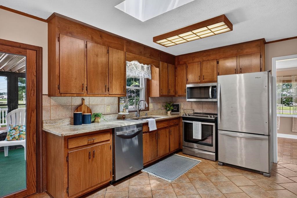 7 FEATHERSTONE DR, LYNDHURST, Virginia 22952, 4 Bedrooms Bedrooms, ,2 BathroomsBathrooms,Residential,7 FEATHERSTONE DR,679558 MLS # 679558 7 FEATHERSTONE DR, LYNDHURST, Virginia 22952, 4 Bedrooms Bedrooms, ,2 BathroomsBathrooms,Residential,7 FEATHERSTONE DR,679558 MLS # 679558