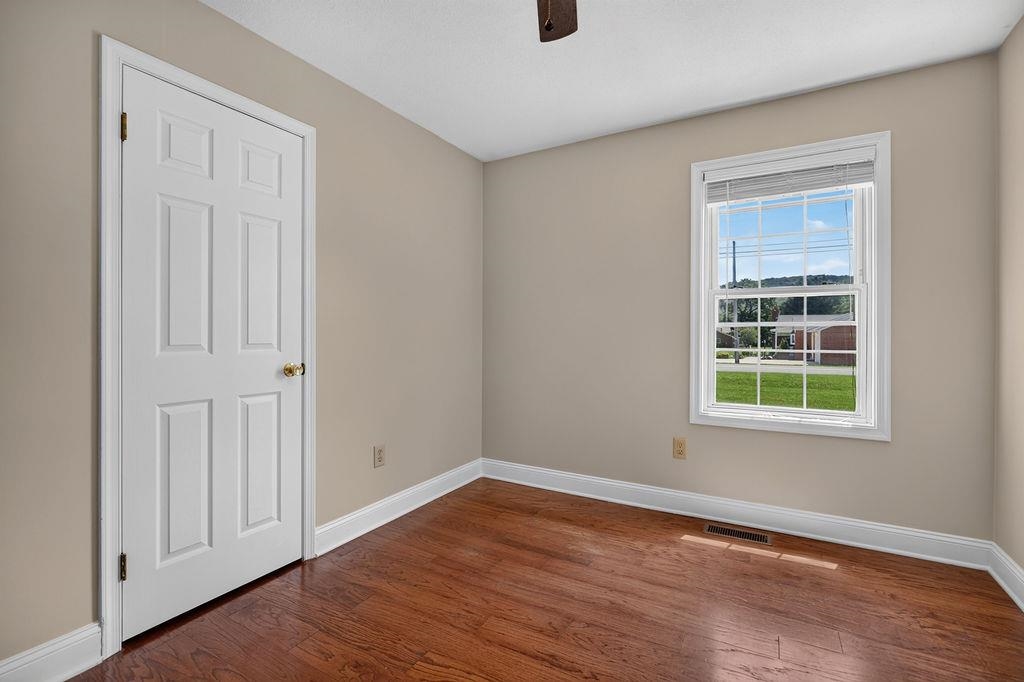 7 FEATHERSTONE DR, LYNDHURST, Virginia 22952, 4 Bedrooms Bedrooms, ,2 BathroomsBathrooms,Residential,7 FEATHERSTONE DR,679558 MLS # 679558 7 FEATHERSTONE DR, LYNDHURST, Virginia 22952, 4 Bedrooms Bedrooms, ,2 BathroomsBathrooms,Residential,7 FEATHERSTONE DR,679558 MLS # 679558