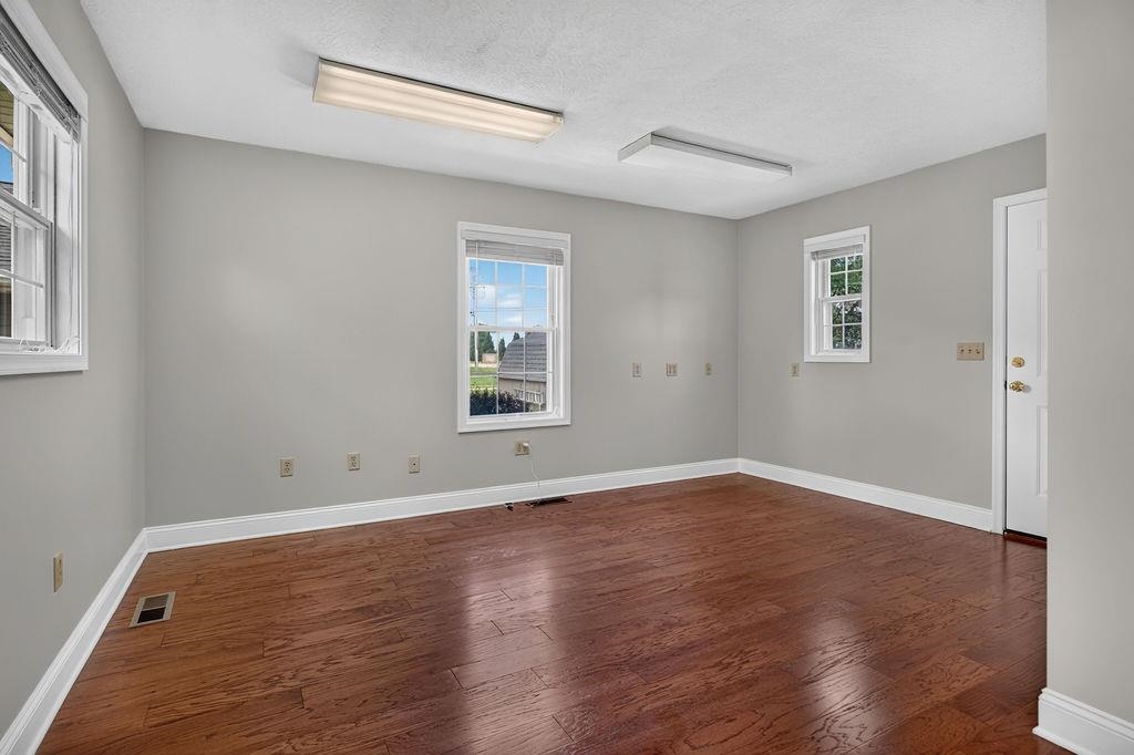 7 FEATHERSTONE DR, LYNDHURST, Virginia 22952, 4 Bedrooms Bedrooms, ,2 BathroomsBathrooms,Residential,7 FEATHERSTONE DR,679558 MLS # 679558 7 FEATHERSTONE DR, LYNDHURST, Virginia 22952, 4 Bedrooms Bedrooms, ,2 BathroomsBathrooms,Residential,7 FEATHERSTONE DR,679558 MLS # 679558