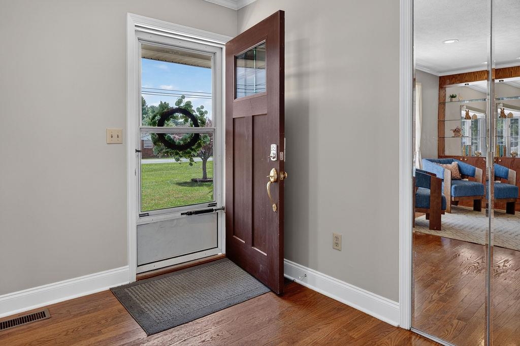 7 FEATHERSTONE DR, LYNDHURST, Virginia 22952, 4 Bedrooms Bedrooms, ,2 BathroomsBathrooms,Residential,7 FEATHERSTONE DR,679558 MLS # 679558 7 FEATHERSTONE DR, LYNDHURST, Virginia 22952, 4 Bedrooms Bedrooms, ,2 BathroomsBathrooms,Residential,7 FEATHERSTONE DR,679558 MLS # 679558