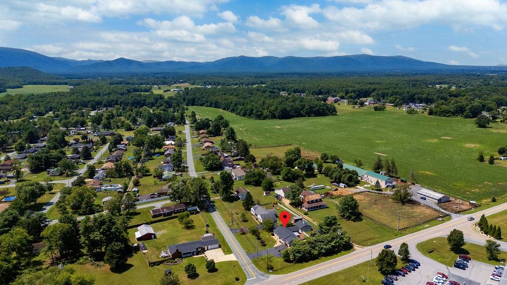 7 FEATHERSTONE DR, LYNDHURST, Virginia 22952, 4 Bedrooms Bedrooms, ,2 BathroomsBathrooms,Residential,7 FEATHERSTONE DR,679558 MLS # 679558 7 FEATHERSTONE DR, LYNDHURST, Virginia 22952, 4 Bedrooms Bedrooms, ,2 BathroomsBathrooms,Residential,7 FEATHERSTONE DR,679558 MLS # 679558