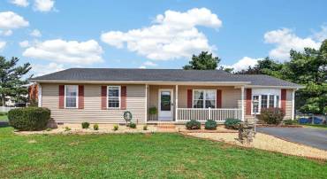 7 FEATHERSTONE DR, LYNDHURST, Virginia 22952, 4 Bedrooms Bedrooms, ,2 BathroomsBathrooms,Residential,7 FEATHERSTONE DR,679558 MLS # 679558