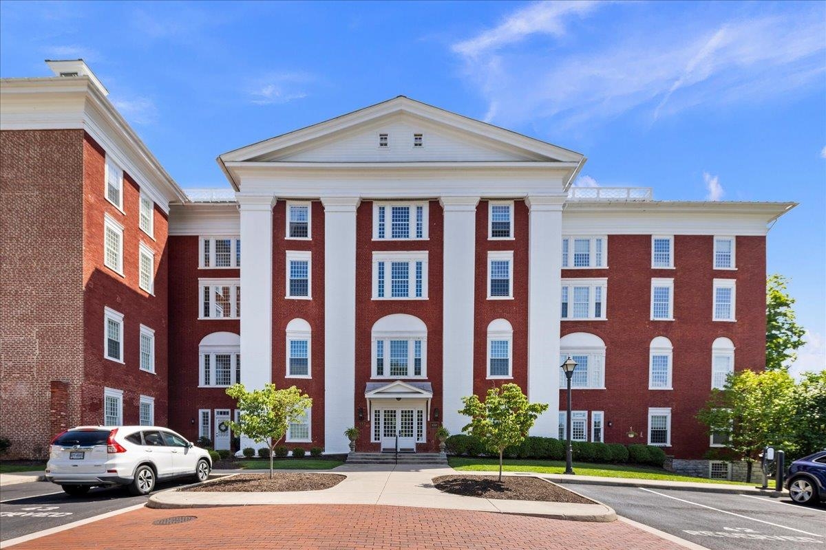 100 VILLAGE DR, STAUNTON, Virginia 24401, 2 Bedrooms Bedrooms, ,2 BathroomsBathrooms,Residential,The Bindery,100 VILLAGE DR,679557 MLS # 679557 100 VILLAGE DR, STAUNTON, Virginia 24401, 2 Bedrooms Bedrooms, ,2 BathroomsBathrooms,Residential,The Bindery,100 VILLAGE DR,679557 MLS # 679557