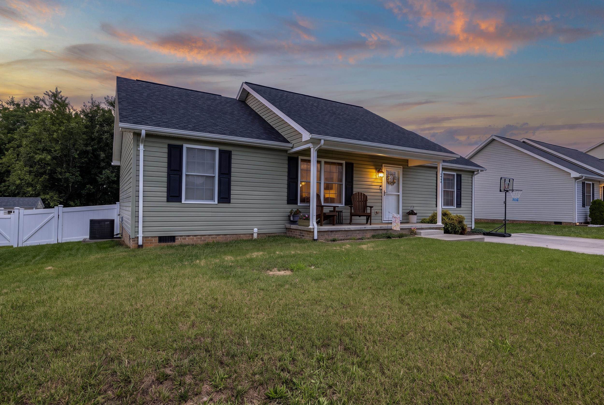 1450 MANDOLIN AVE, GROTTOES, Virginia 24441, 3 Bedrooms Bedrooms, ,2 BathroomsBathrooms,Residential,1450 MANDOLIN AVE,679571 MLS # 679571