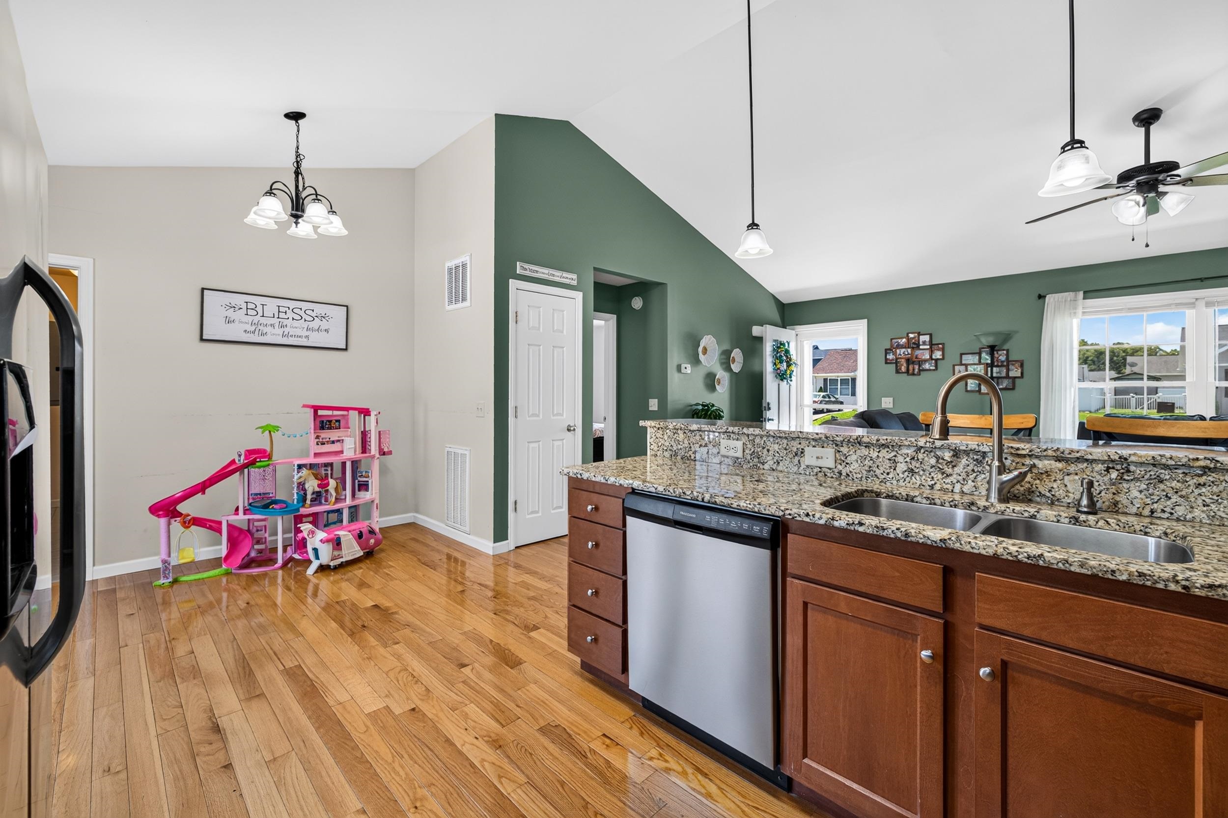 1450 MANDOLIN AVE, GROTTOES, Virginia 24441, 3 Bedrooms Bedrooms, ,2 BathroomsBathrooms,Residential,1450 MANDOLIN AVE,679571 MLS # 679571