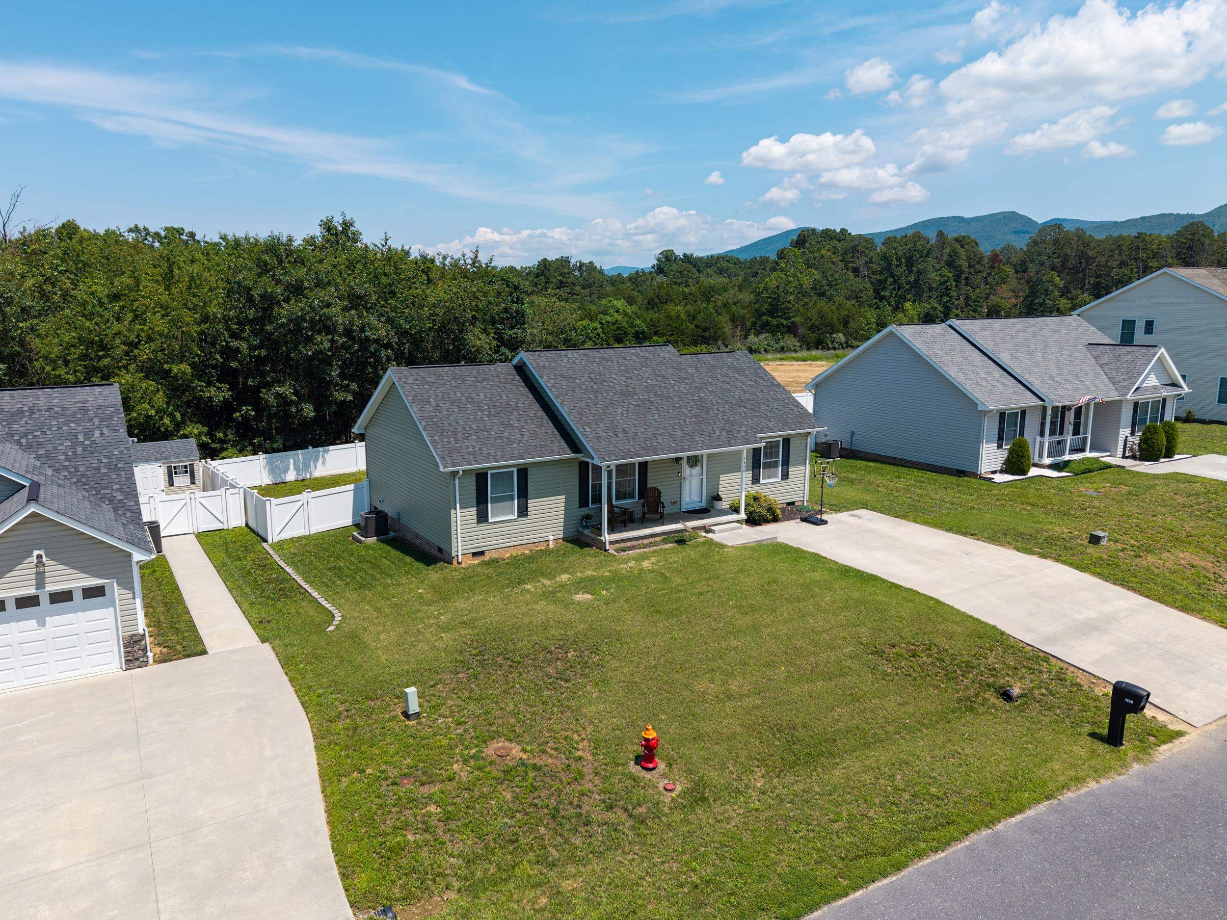 1450 MANDOLIN AVE, GROTTOES, Virginia 24441, 3 Bedrooms Bedrooms, ,2 BathroomsBathrooms,Residential,1450 MANDOLIN AVE,679571 MLS # 679571