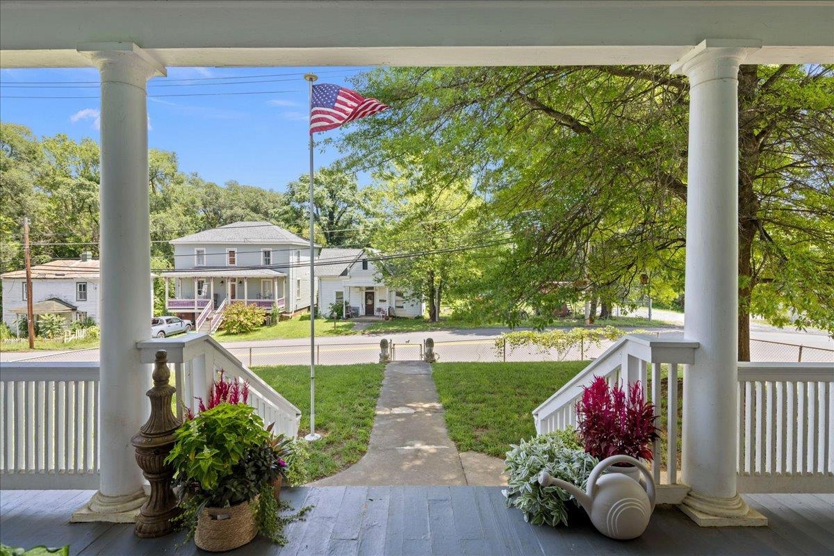 430 BRIDGE ST, STAUNTON, Virginia 24401, 4 Bedrooms Bedrooms, ,2 BathroomsBathrooms,Residential,430 BRIDGE ST,679574 MLS # 679574
