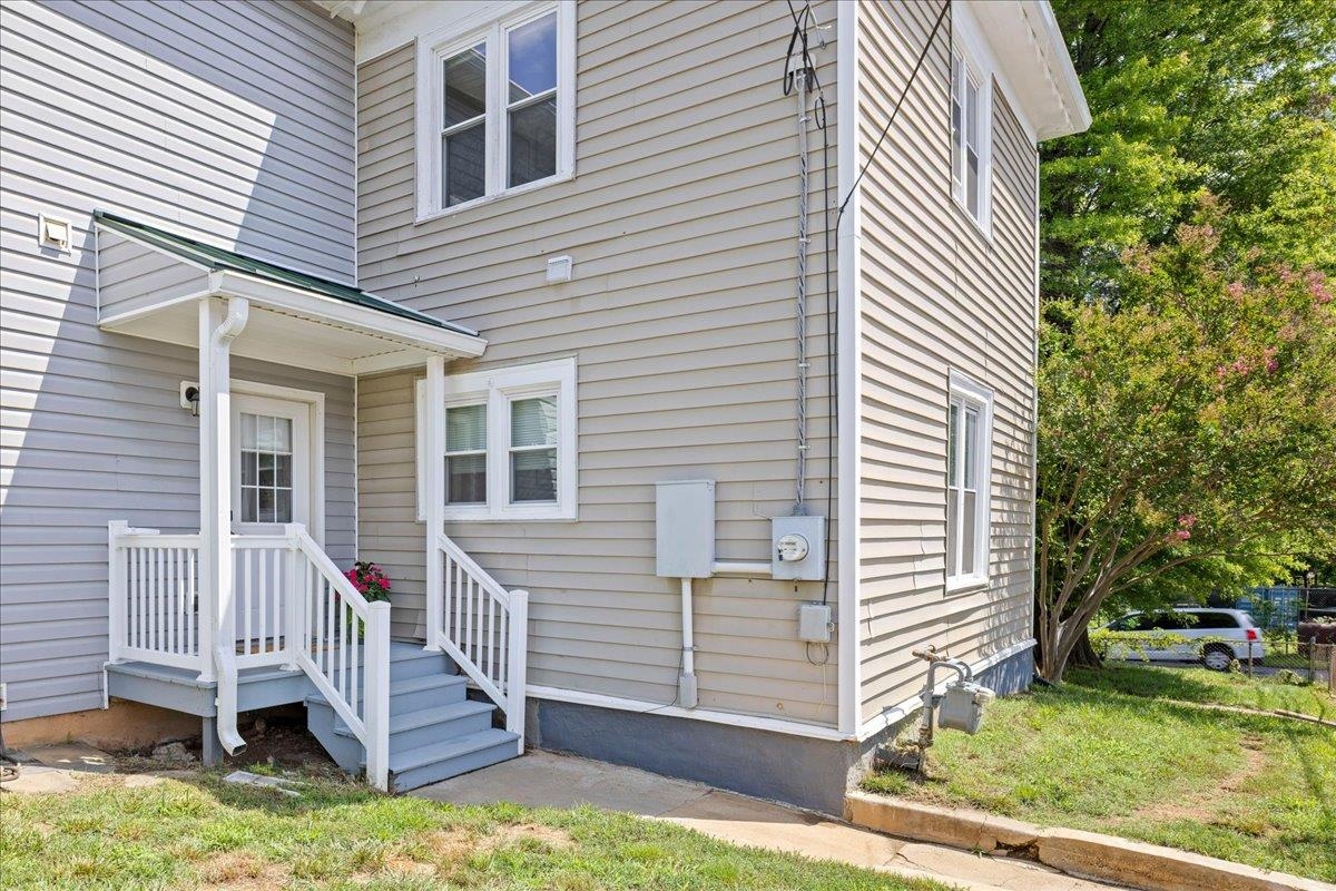 430 BRIDGE ST, STAUNTON, Virginia 24401, 4 Bedrooms Bedrooms, ,2 BathroomsBathrooms,Residential,430 BRIDGE ST,679574 MLS # 679574