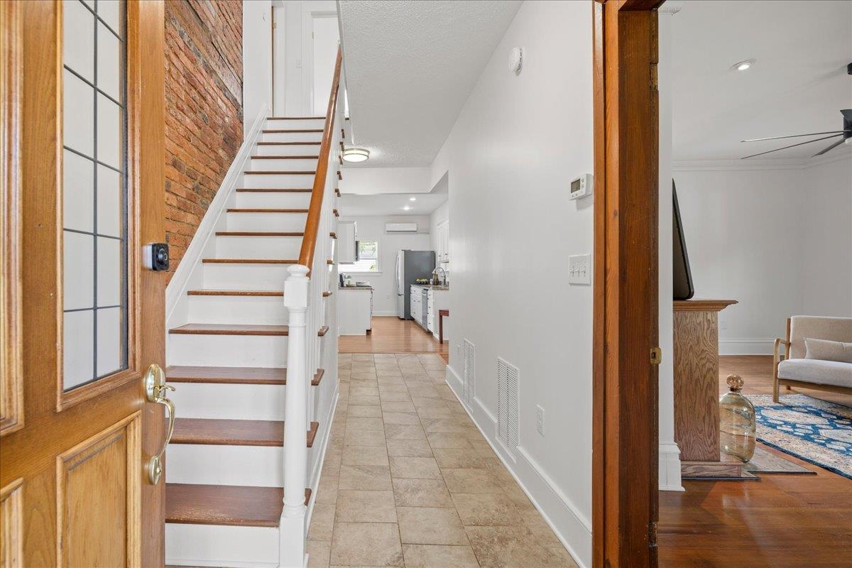 430 BRIDGE ST, STAUNTON, Virginia 24401, 4 Bedrooms Bedrooms, ,2 BathroomsBathrooms,Residential,430 BRIDGE ST,679574 MLS # 679574