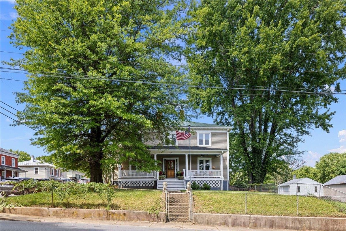 430 BRIDGE ST, STAUNTON, Virginia 24401, 4 Bedrooms Bedrooms, ,2 BathroomsBathrooms,Residential,430 BRIDGE ST,679574 MLS # 679574