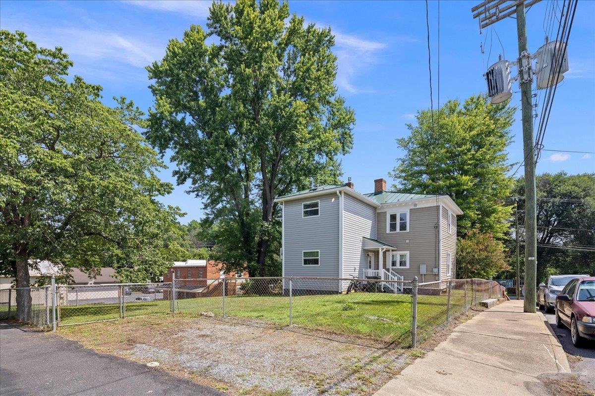430 BRIDGE ST, STAUNTON, Virginia 24401, 4 Bedrooms Bedrooms, ,2 BathroomsBathrooms,Residential,430 BRIDGE ST,679574 MLS # 679574