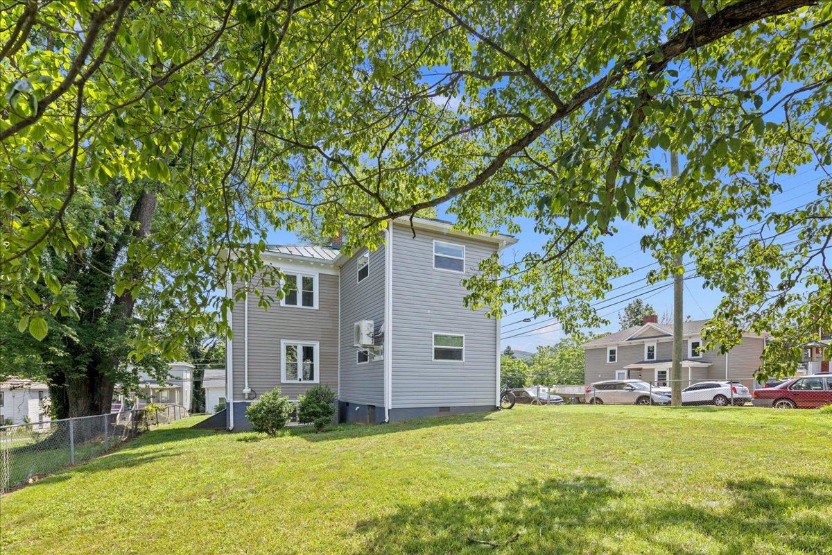 430 BRIDGE ST, STAUNTON, Virginia 24401, 4 Bedrooms Bedrooms, ,2 BathroomsBathrooms,Residential,430 BRIDGE ST,679574 MLS # 679574
