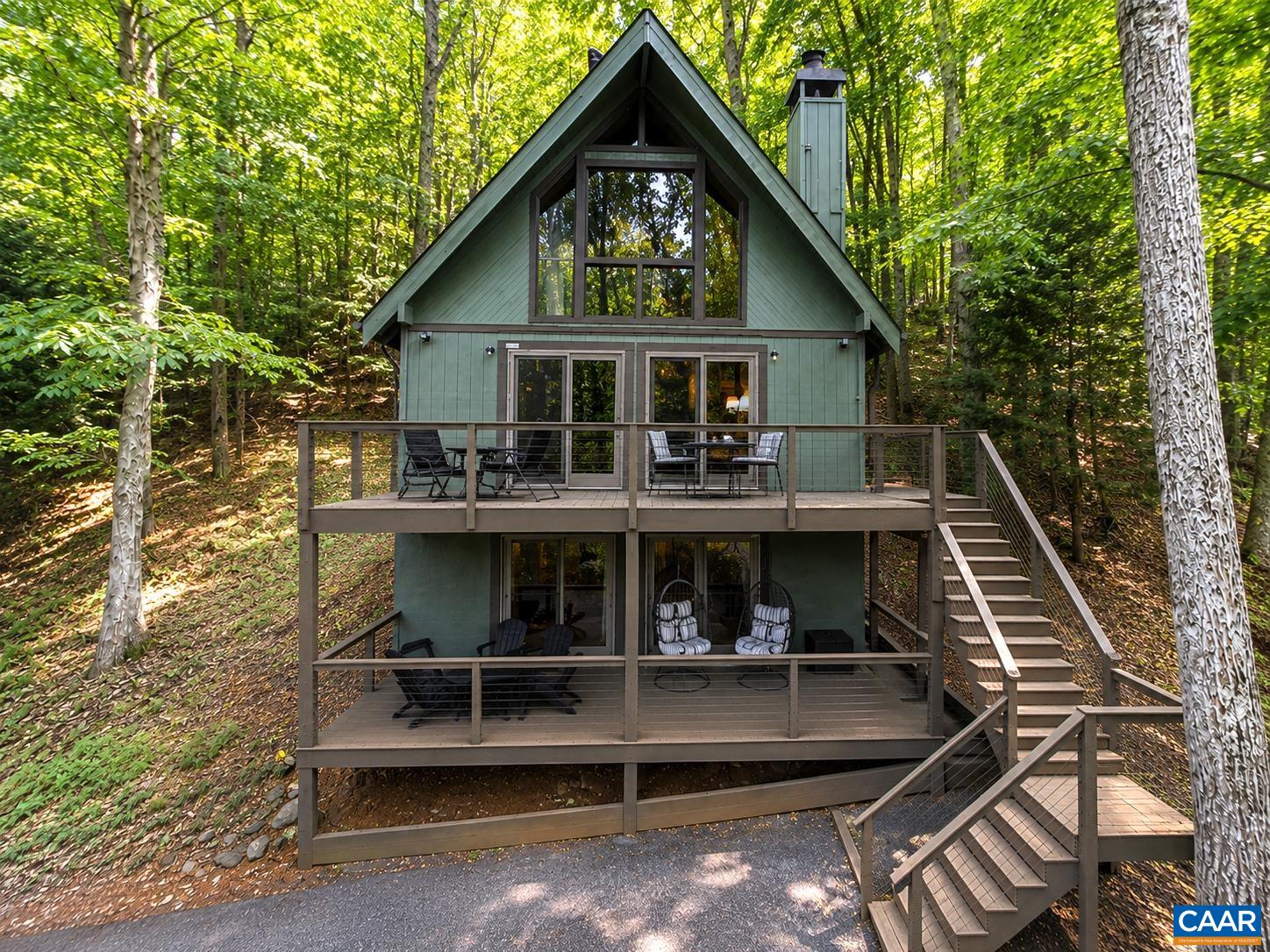 Charming mountain home offering beautiful seasonal mountain and sunrise views, just a short walk from the ski slopes. Charming mountain home offering beautiful seasonal mountain and sunrise views, just a short walk from the ski slopes.