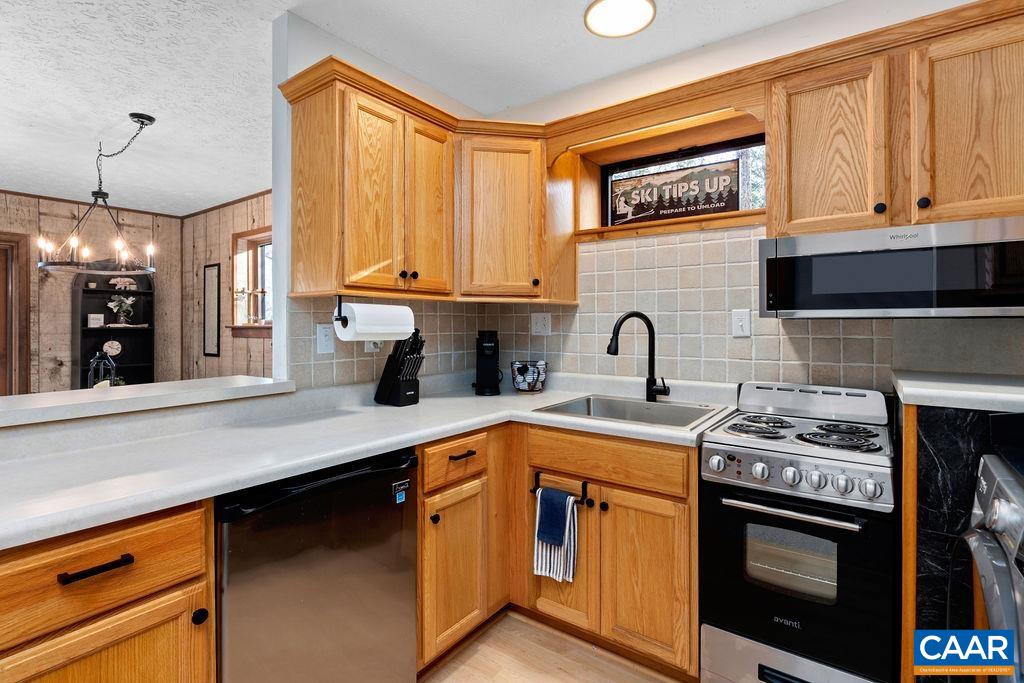 456 BLACK ROCK DR, WINTERGREEN RESORT, Virginia 22967, 6 Bedrooms Bedrooms, ,2 BathroomsBathrooms,Residential,456 BLACK ROCK DR,679580 MLS # 679580 456 BLACK ROCK DR, WINTERGREEN RESORT, Virginia 22967, 6 Bedrooms Bedrooms, ,2 BathroomsBathrooms,Residential,456 BLACK ROCK DR,679580 MLS # 679580