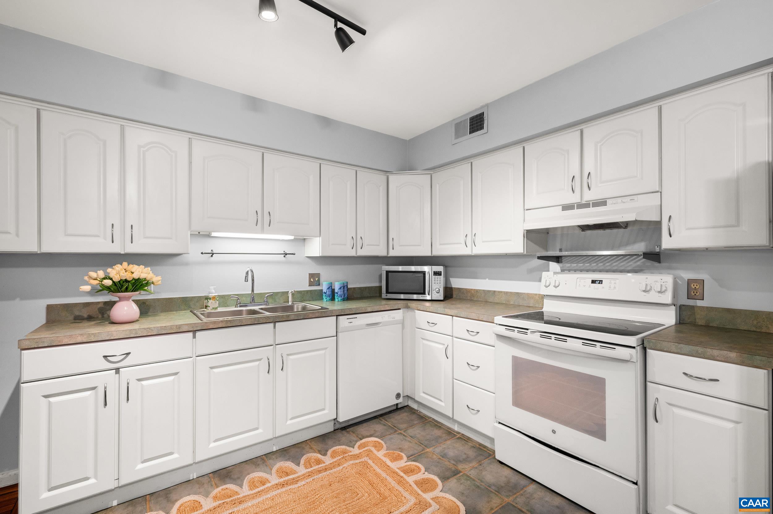 102 MANSFIELD CT, CHARLOTTESVILLE, Virginia 22903, 3 Bedrooms Bedrooms, ,1 BathroomBathrooms,Residential,102 MANSFIELD CT,679584 MLS # 679584