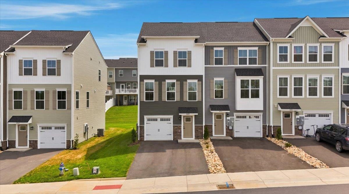 4639 FOUNTAIN BRIDGE CT, ROCKINGHAM, Virginia 22801, 3 Bedrooms Bedrooms, ,2 BathroomsBathrooms,Residential,4639 FOUNTAIN BRIDGE CT,679588 MLS # 679588