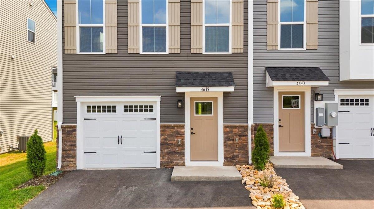4639 FOUNTAIN BRIDGE CT, ROCKINGHAM, Virginia 22801, 3 Bedrooms Bedrooms, ,2 BathroomsBathrooms,Residential,4639 FOUNTAIN BRIDGE CT,679588 MLS # 679588
