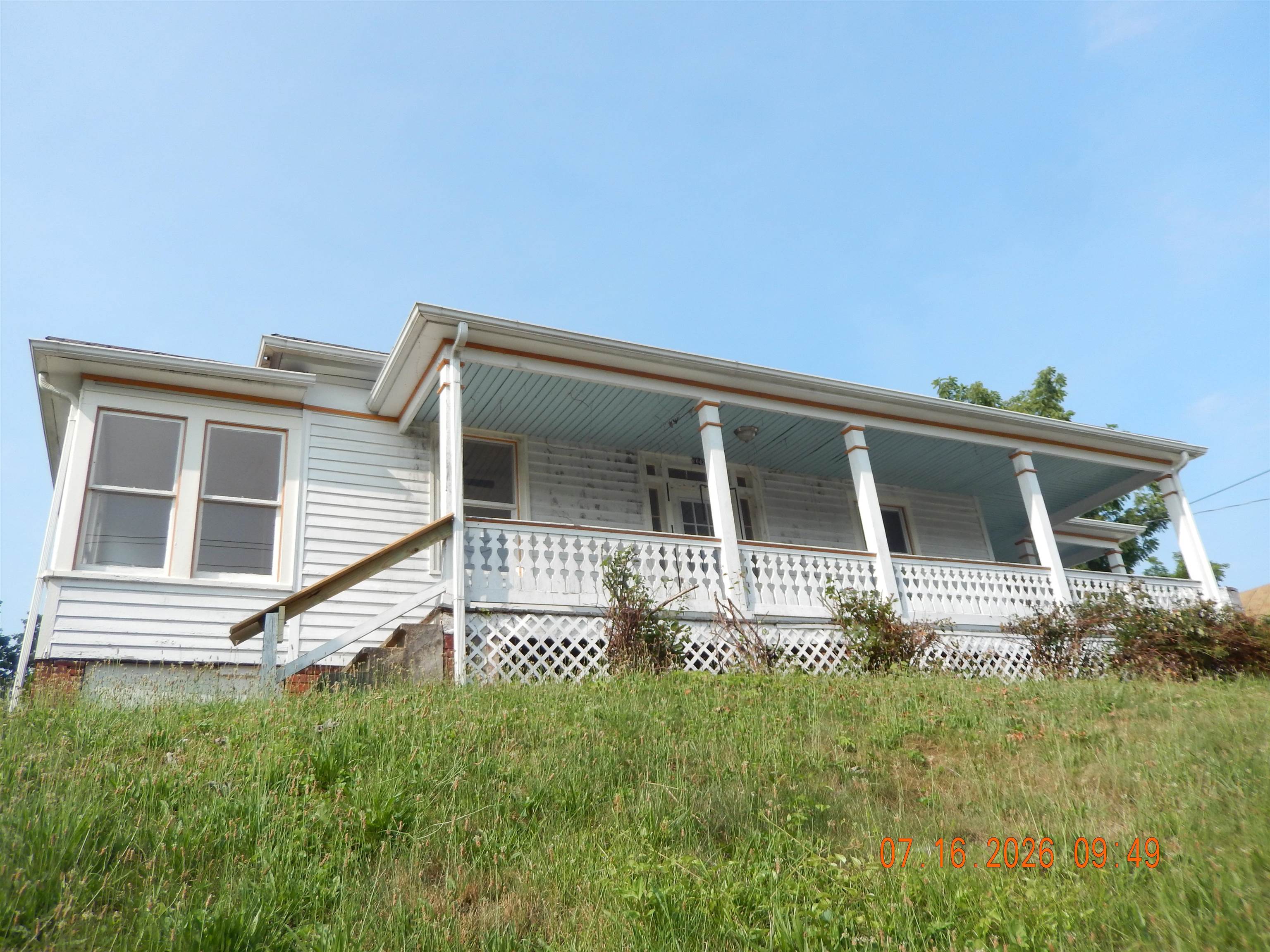 1642 W BEVERLEY ST, STAUNTON, Virginia 24401, ,Residential,1642 W BEVERLEY ST,679606 MLS # 679606