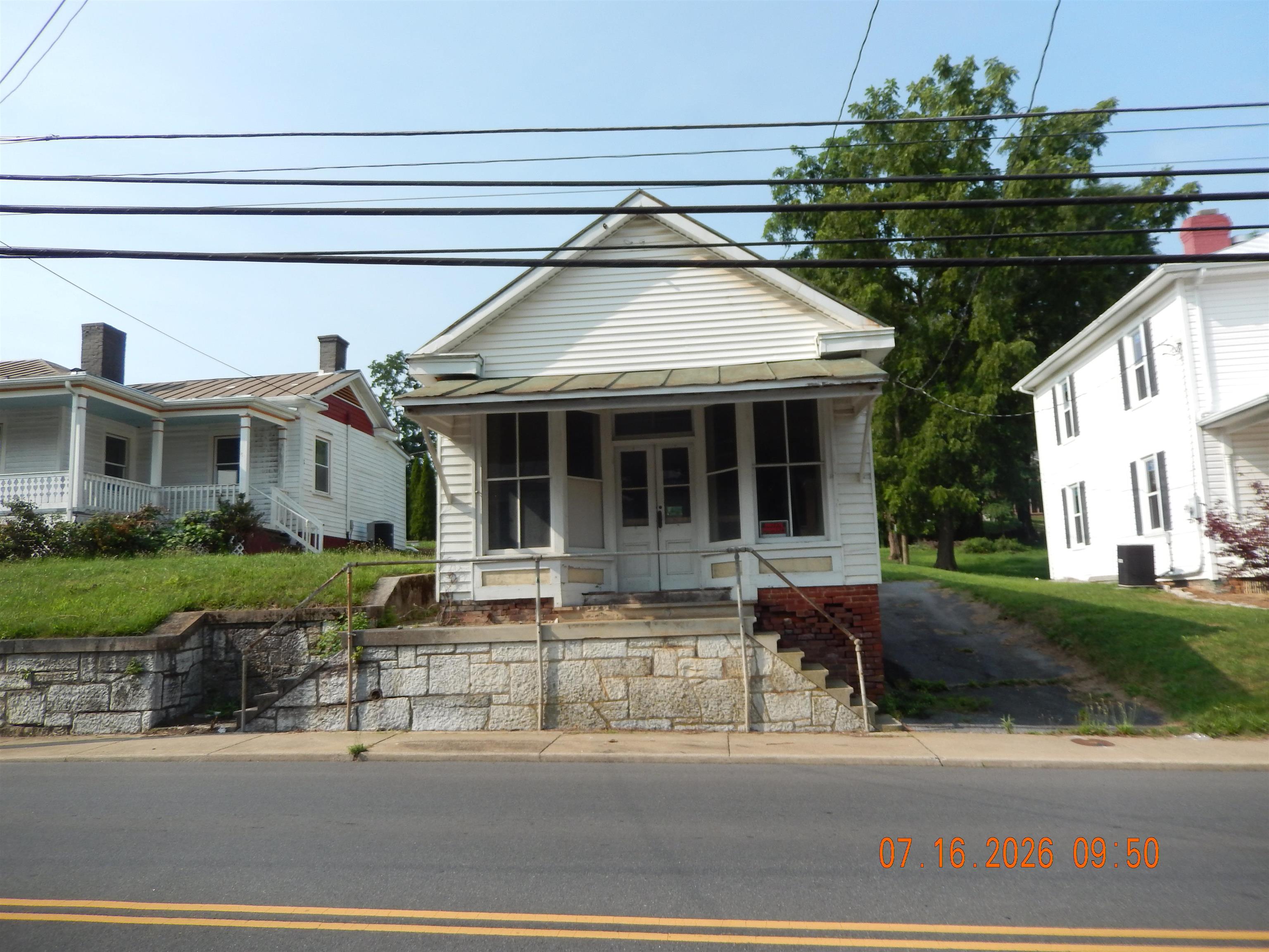 1642 W BEVERLEY ST, STAUNTON, Virginia 24401, ,Residential,1642 W BEVERLEY ST,679606 MLS # 679606