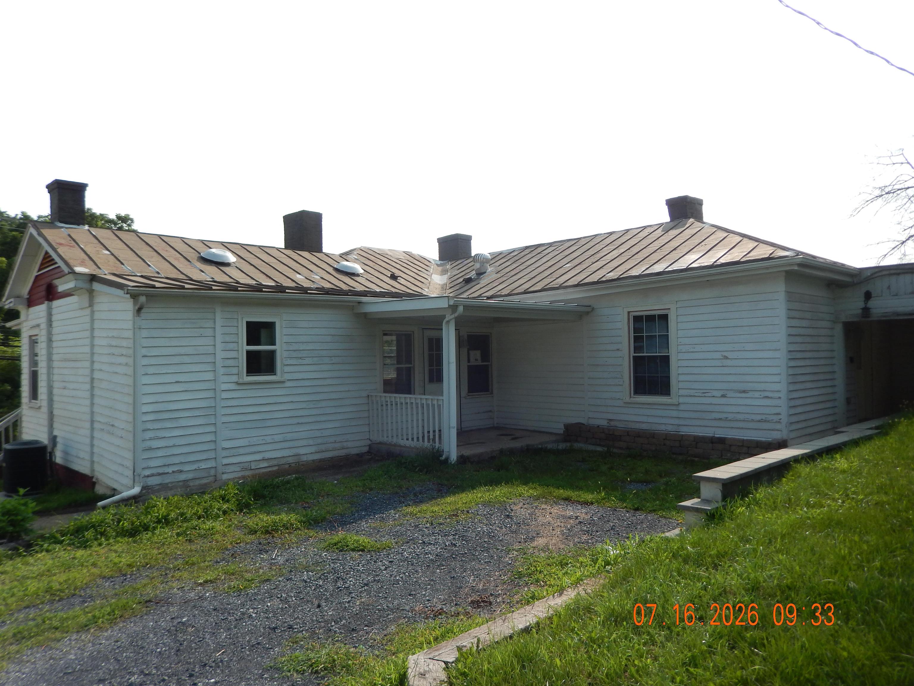 1642 W BEVERLEY ST, STAUNTON, Virginia 24401, ,Residential,1642 W BEVERLEY ST,679606 MLS # 679606