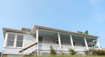 1642 W BEVERLEY ST, STAUNTON, Virginia 24401, ,Residential,1642 W BEVERLEY ST,679606 MLS # 679606