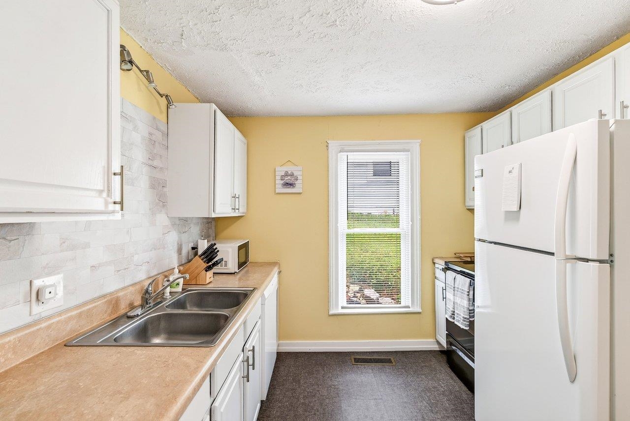 110 W GAY ST, STAUNTON, Virginia 24401, 2 Bedrooms Bedrooms, ,1 BathroomBathrooms,Residential,110 W GAY ST,679598 MLS # 679598 110 W GAY ST, STAUNTON, Virginia 24401, 2 Bedrooms Bedrooms, ,1 BathroomBathrooms,Residential,110 W GAY ST,679598 MLS # 679598