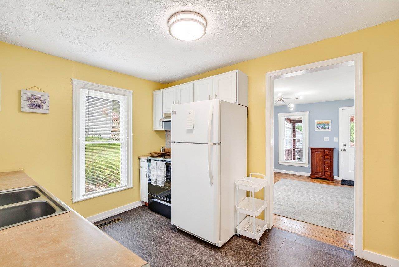110 W GAY ST, STAUNTON, Virginia 24401, 2 Bedrooms Bedrooms, ,1 BathroomBathrooms,Residential,110 W GAY ST,679598 MLS # 679598 110 W GAY ST, STAUNTON, Virginia 24401, 2 Bedrooms Bedrooms, ,1 BathroomBathrooms,Residential,110 W GAY ST,679598 MLS # 679598