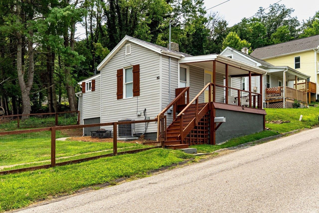 110 W GAY ST, STAUNTON, Virginia 24401, 2 Bedrooms Bedrooms, ,1 BathroomBathrooms,Residential,110 W GAY ST,679598 MLS # 679598 110 W GAY ST, STAUNTON, Virginia 24401, 2 Bedrooms Bedrooms, ,1 BathroomBathrooms,Residential,110 W GAY ST,679598 MLS # 679598