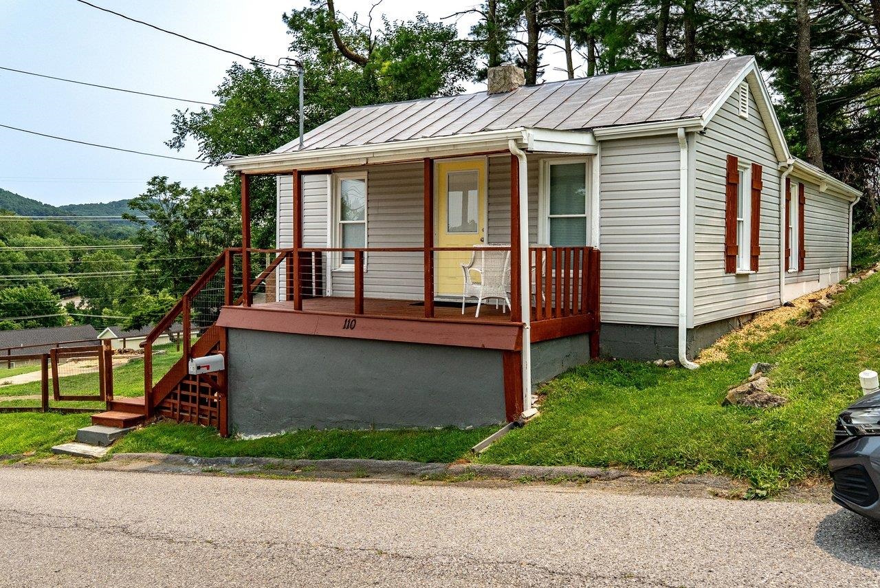 110 W GAY ST, STAUNTON, Virginia 24401, 2 Bedrooms Bedrooms, ,1 BathroomBathrooms,Residential,110 W GAY ST,679598 MLS # 679598 110 W GAY ST, STAUNTON, Virginia 24401, 2 Bedrooms Bedrooms, ,1 BathroomBathrooms,Residential,110 W GAY ST,679598 MLS # 679598