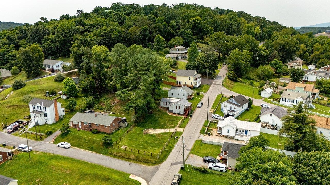 110 W GAY ST, STAUNTON, Virginia 24401, 2 Bedrooms Bedrooms, ,1 BathroomBathrooms,Residential,110 W GAY ST,679598 MLS # 679598 110 W GAY ST, STAUNTON, Virginia 24401, 2 Bedrooms Bedrooms, ,1 BathroomBathrooms,Residential,110 W GAY ST,679598 MLS # 679598