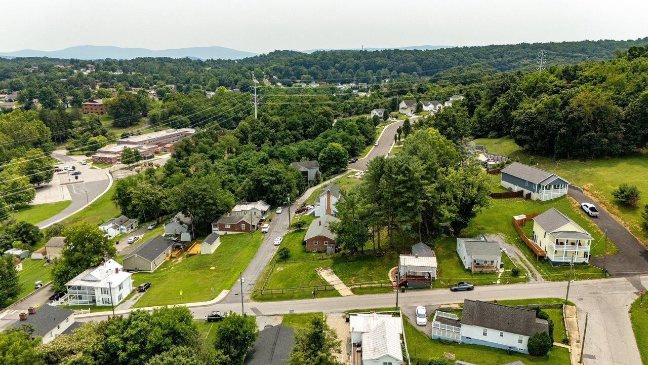110 W GAY ST, STAUNTON, Virginia 24401, 2 Bedrooms Bedrooms, ,1 BathroomBathrooms,Residential,110 W GAY ST,679598 MLS # 679598 110 W GAY ST, STAUNTON, Virginia 24401, 2 Bedrooms Bedrooms, ,1 BathroomBathrooms,Residential,110 W GAY ST,679598 MLS # 679598
