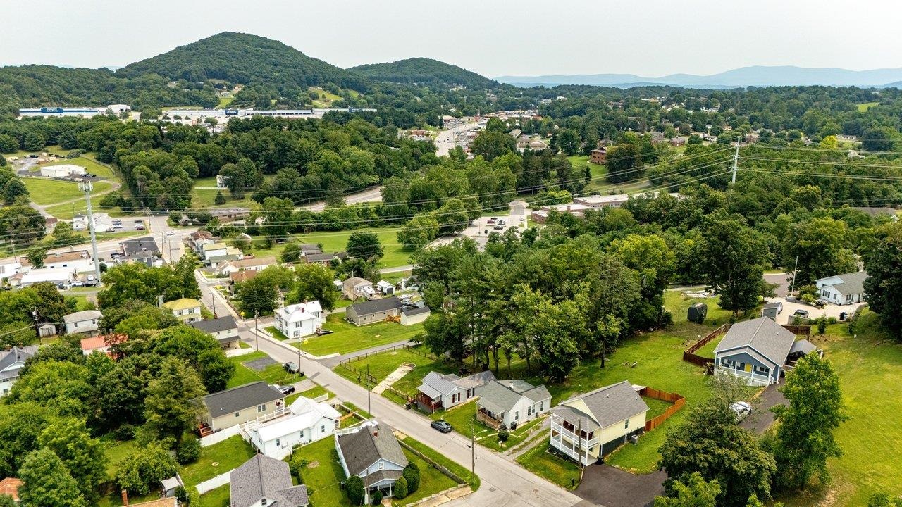 110 W GAY ST, STAUNTON, Virginia 24401, 2 Bedrooms Bedrooms, ,1 BathroomBathrooms,Residential,110 W GAY ST,679598 MLS # 679598 110 W GAY ST, STAUNTON, Virginia 24401, 2 Bedrooms Bedrooms, ,1 BathroomBathrooms,Residential,110 W GAY ST,679598 MLS # 679598
