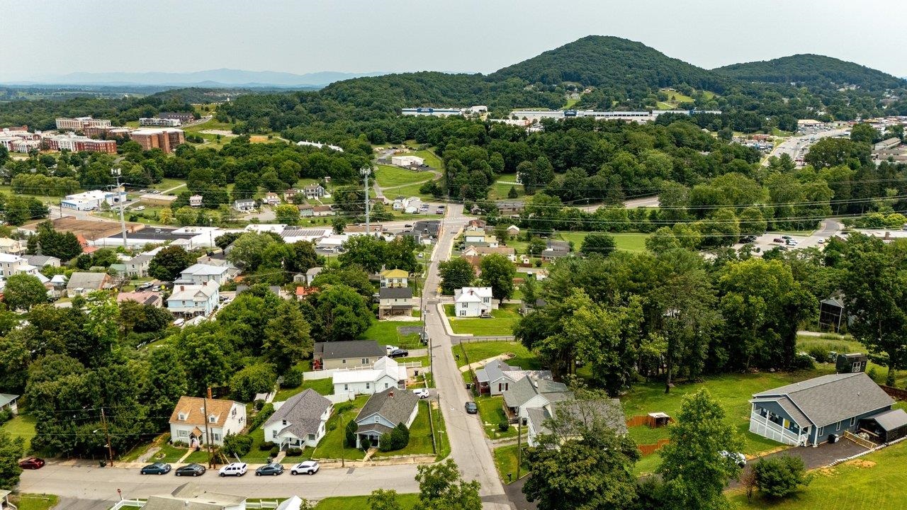110 W GAY ST, STAUNTON, Virginia 24401, 2 Bedrooms Bedrooms, ,1 BathroomBathrooms,Residential,110 W GAY ST,679598 MLS # 679598 110 W GAY ST, STAUNTON, Virginia 24401, 2 Bedrooms Bedrooms, ,1 BathroomBathrooms,Residential,110 W GAY ST,679598 MLS # 679598