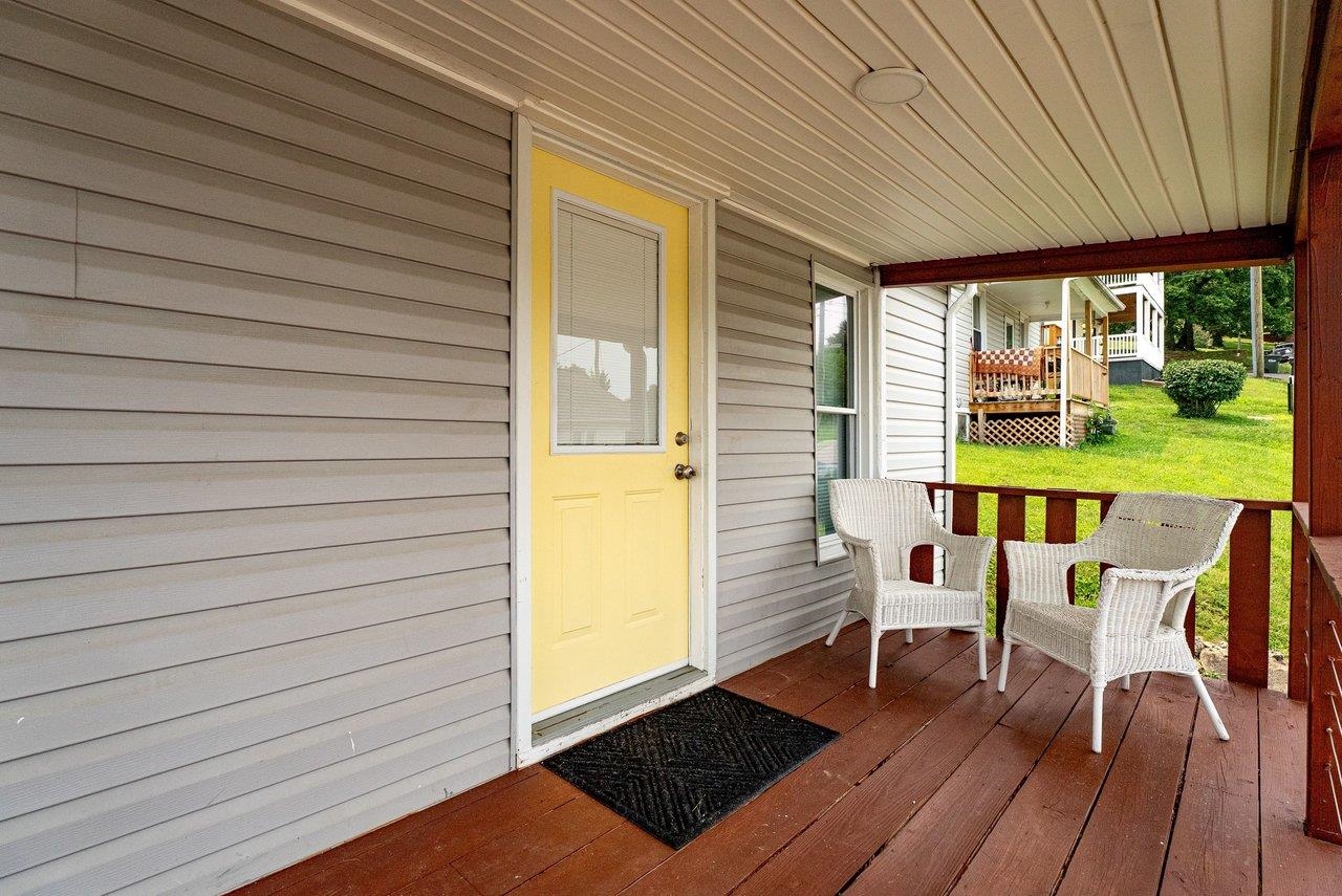 110 W GAY ST, STAUNTON, Virginia 24401, 2 Bedrooms Bedrooms, ,1 BathroomBathrooms,Residential,110 W GAY ST,679598 MLS # 679598 110 W GAY ST, STAUNTON, Virginia 24401, 2 Bedrooms Bedrooms, ,1 BathroomBathrooms,Residential,110 W GAY ST,679598 MLS # 679598