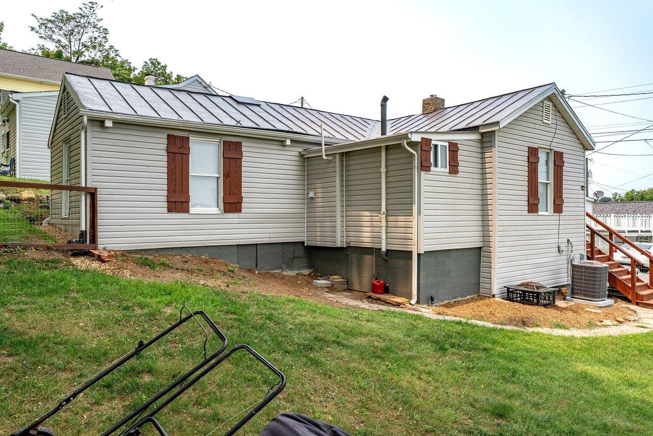 110 W GAY ST, STAUNTON, Virginia 24401, 2 Bedrooms Bedrooms, ,1 BathroomBathrooms,Residential,110 W GAY ST,679598 MLS # 679598 110 W GAY ST, STAUNTON, Virginia 24401, 2 Bedrooms Bedrooms, ,1 BathroomBathrooms,Residential,110 W GAY ST,679598 MLS # 679598