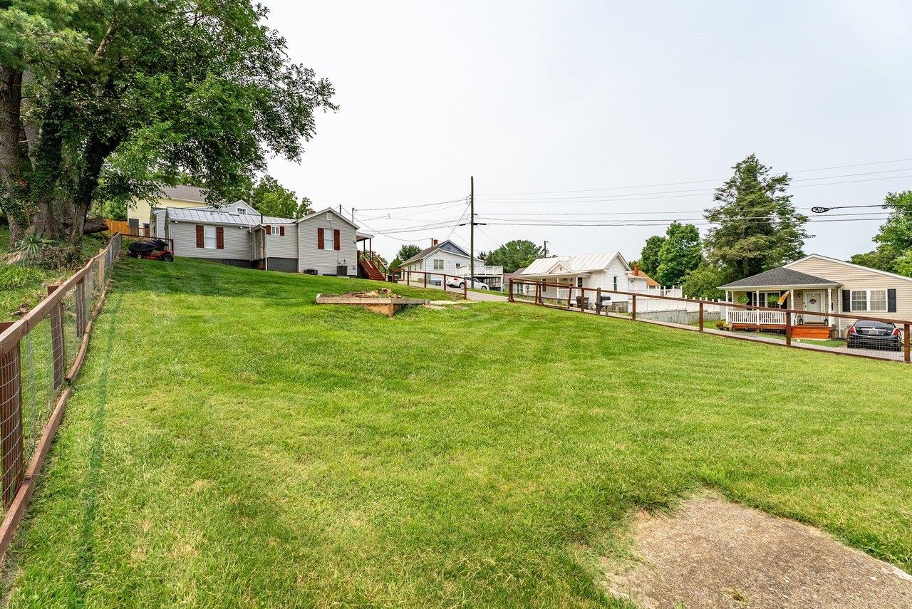 110 W GAY ST, STAUNTON, Virginia 24401, 2 Bedrooms Bedrooms, ,1 BathroomBathrooms,Residential,110 W GAY ST,679598 MLS # 679598 110 W GAY ST, STAUNTON, Virginia 24401, 2 Bedrooms Bedrooms, ,1 BathroomBathrooms,Residential,110 W GAY ST,679598 MLS # 679598