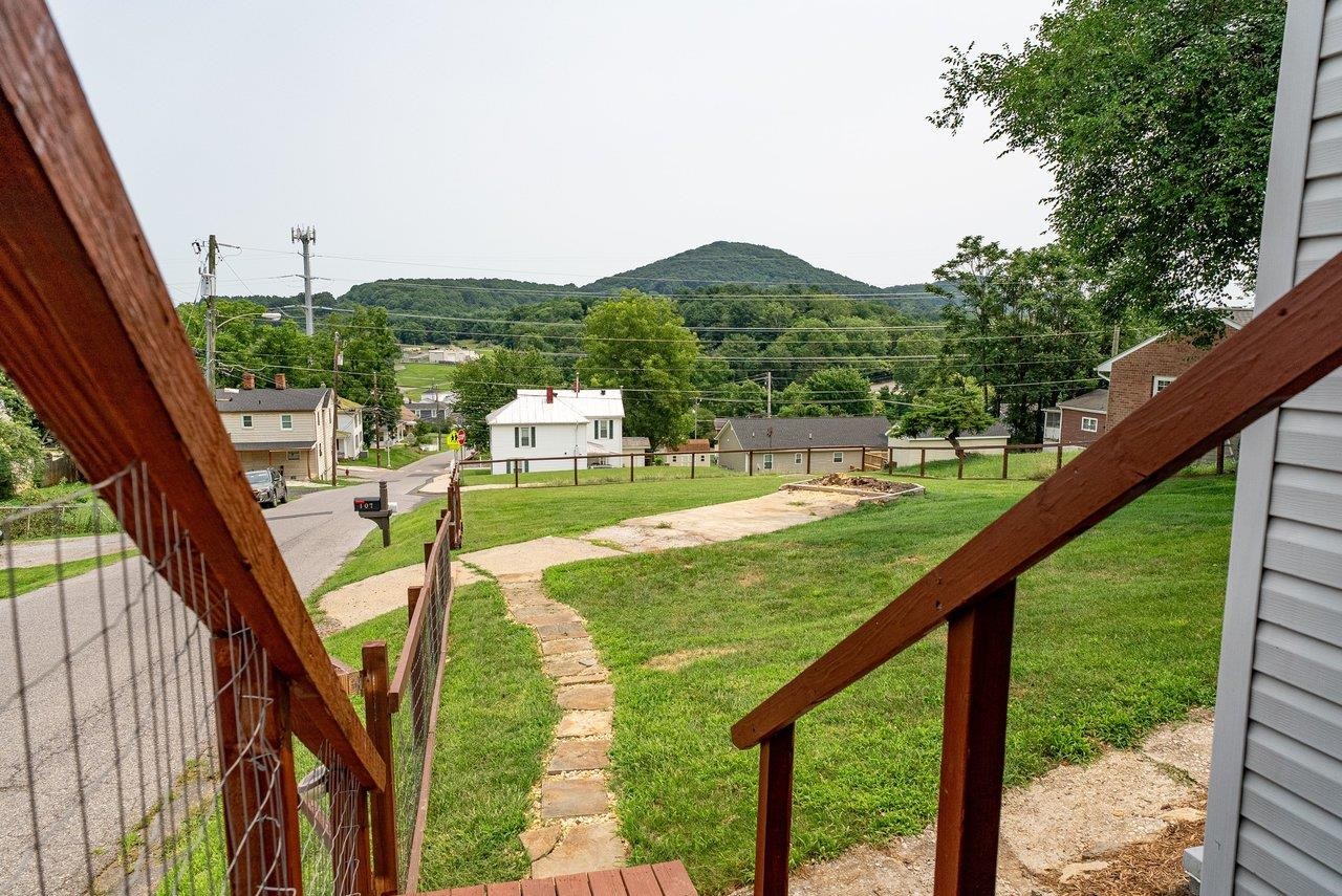 110 W GAY ST, STAUNTON, Virginia 24401, 2 Bedrooms Bedrooms, ,1 BathroomBathrooms,Residential,110 W GAY ST,679598 MLS # 679598 110 W GAY ST, STAUNTON, Virginia 24401, 2 Bedrooms Bedrooms, ,1 BathroomBathrooms,Residential,110 W GAY ST,679598 MLS # 679598