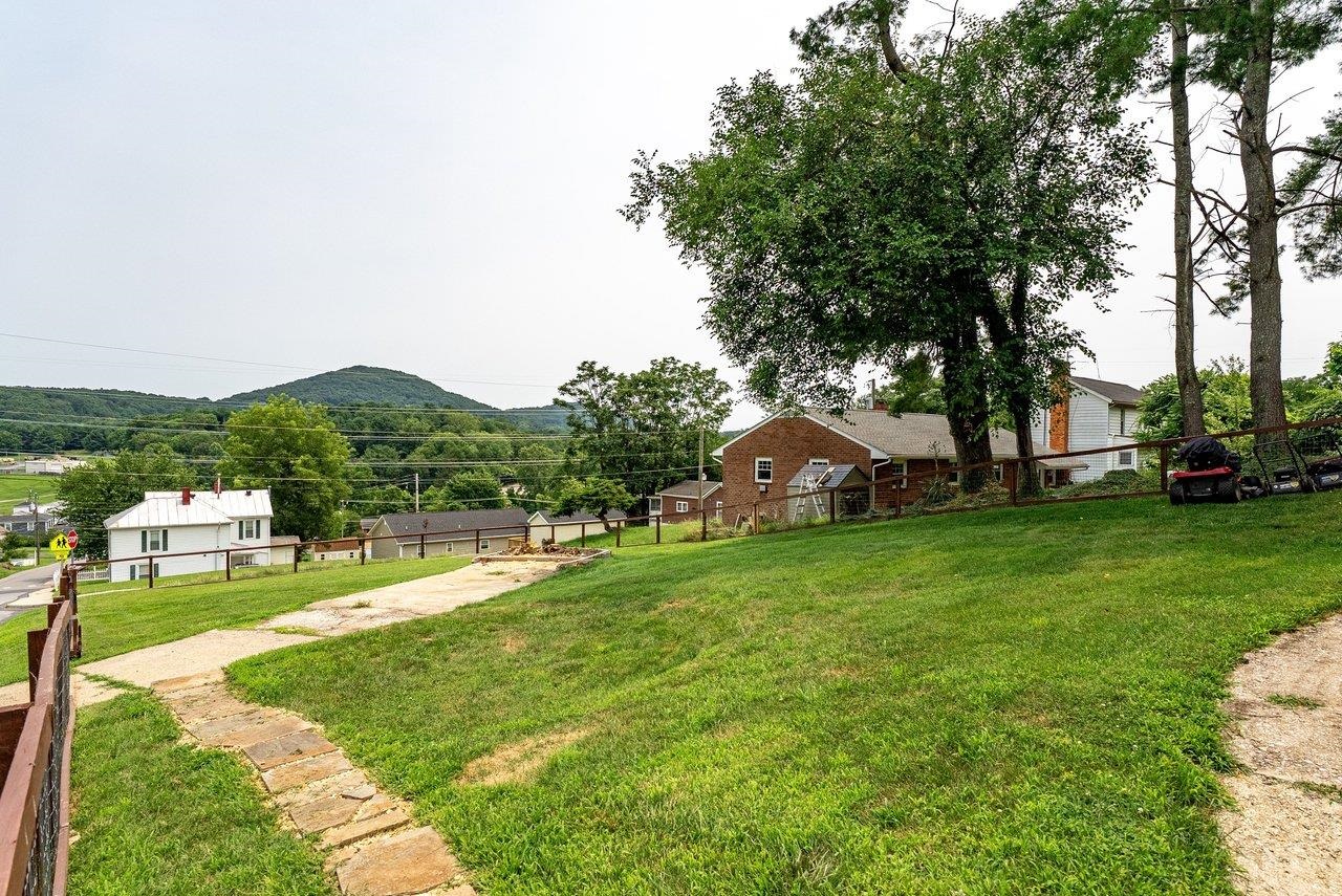 110 W GAY ST, STAUNTON, Virginia 24401, 2 Bedrooms Bedrooms, ,1 BathroomBathrooms,Residential,110 W GAY ST,679598 MLS # 679598 110 W GAY ST, STAUNTON, Virginia 24401, 2 Bedrooms Bedrooms, ,1 BathroomBathrooms,Residential,110 W GAY ST,679598 MLS # 679598
