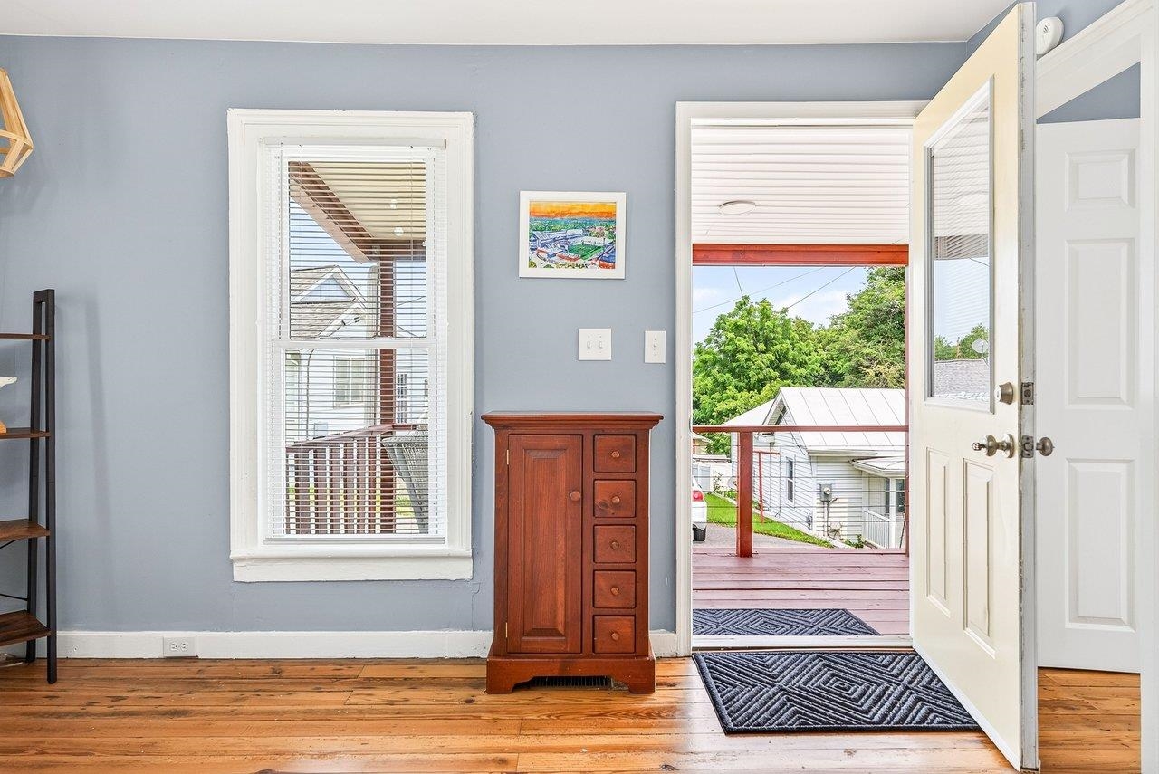 110 W GAY ST, STAUNTON, Virginia 24401, 2 Bedrooms Bedrooms, ,1 BathroomBathrooms,Residential,110 W GAY ST,679598 MLS # 679598 110 W GAY ST, STAUNTON, Virginia 24401, 2 Bedrooms Bedrooms, ,1 BathroomBathrooms,Residential,110 W GAY ST,679598 MLS # 679598