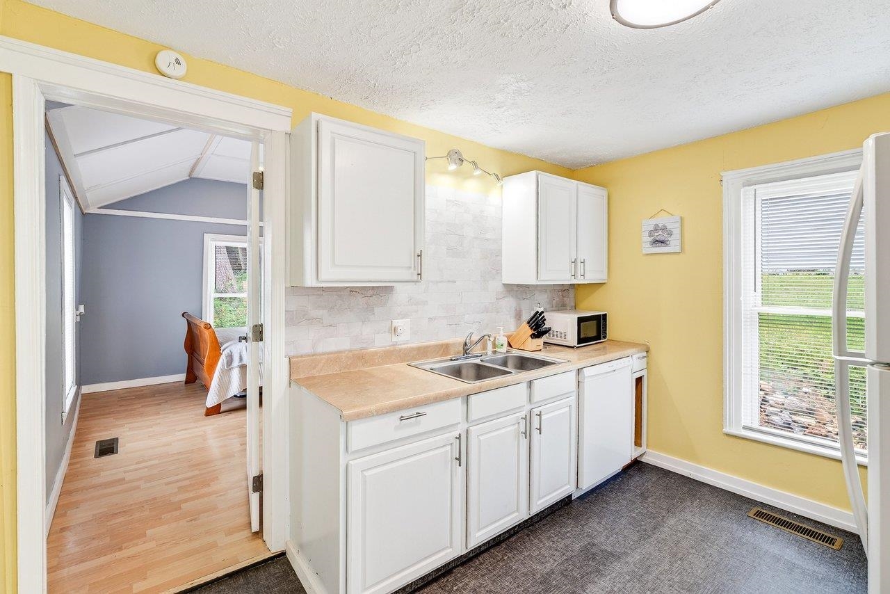 110 W GAY ST, STAUNTON, Virginia 24401, 2 Bedrooms Bedrooms, ,1 BathroomBathrooms,Residential,110 W GAY ST,679598 MLS # 679598 110 W GAY ST, STAUNTON, Virginia 24401, 2 Bedrooms Bedrooms, ,1 BathroomBathrooms,Residential,110 W GAY ST,679598 MLS # 679598