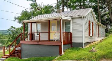110 W GAY ST, STAUNTON, Virginia 24401, 2 Bedrooms Bedrooms, ,1 BathroomBathrooms,Residential,110 W GAY ST,679598 MLS # 679598