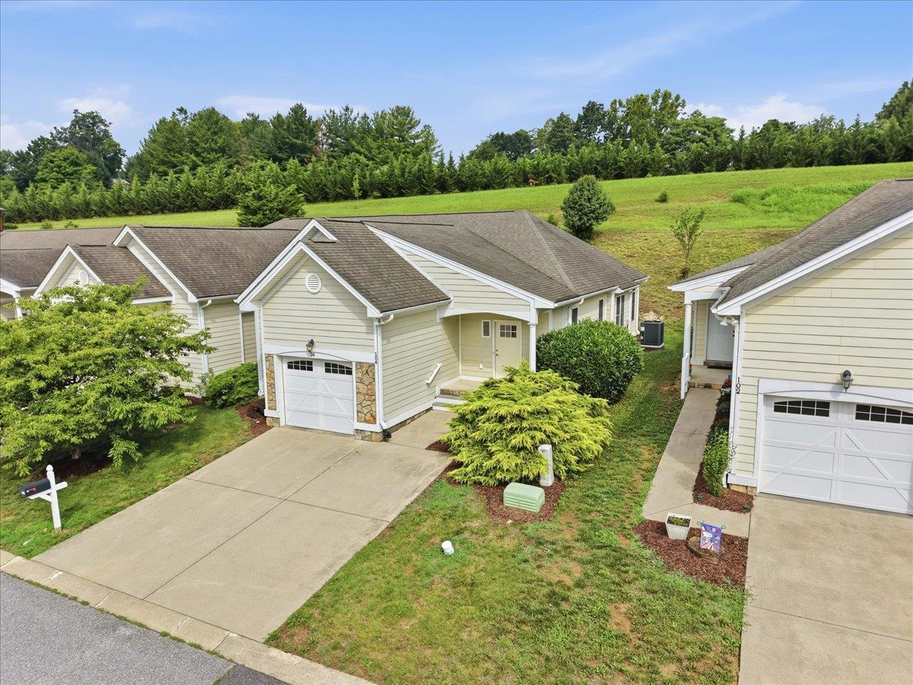 26 WINDGATE CIR, FISHERSVILLE, Virginia 22939, 3 Bedrooms Bedrooms, ,2 BathroomsBathrooms,Residential,26 WINDGATE CIR,679607 MLS # 679607 26 WINDGATE CIR, FISHERSVILLE, Virginia 22939, 3 Bedrooms Bedrooms, ,2 BathroomsBathrooms,Residential,26 WINDGATE CIR,679607 MLS # 679607