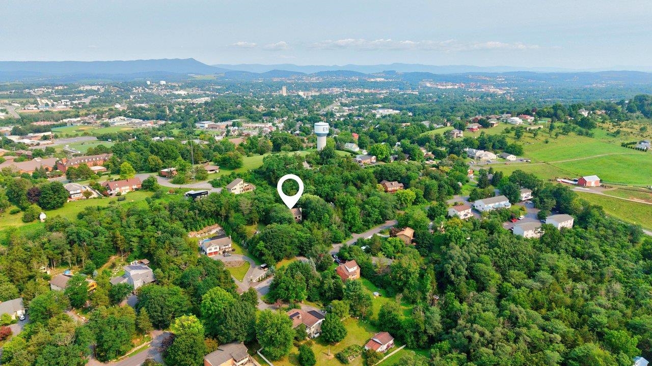 1170 LINCOLNSHIRE DR, ROCKINGHAM, Virginia 22802, 4 Bedrooms Bedrooms, ,4 BathroomsBathrooms,Residential,1170 LINCOLNSHIRE DR,679609 MLS # 679609 1170 LINCOLNSHIRE DR, ROCKINGHAM, Virginia 22802, 4 Bedrooms Bedrooms, ,4 BathroomsBathrooms,Residential,1170 LINCOLNSHIRE DR,679609 MLS # 679609