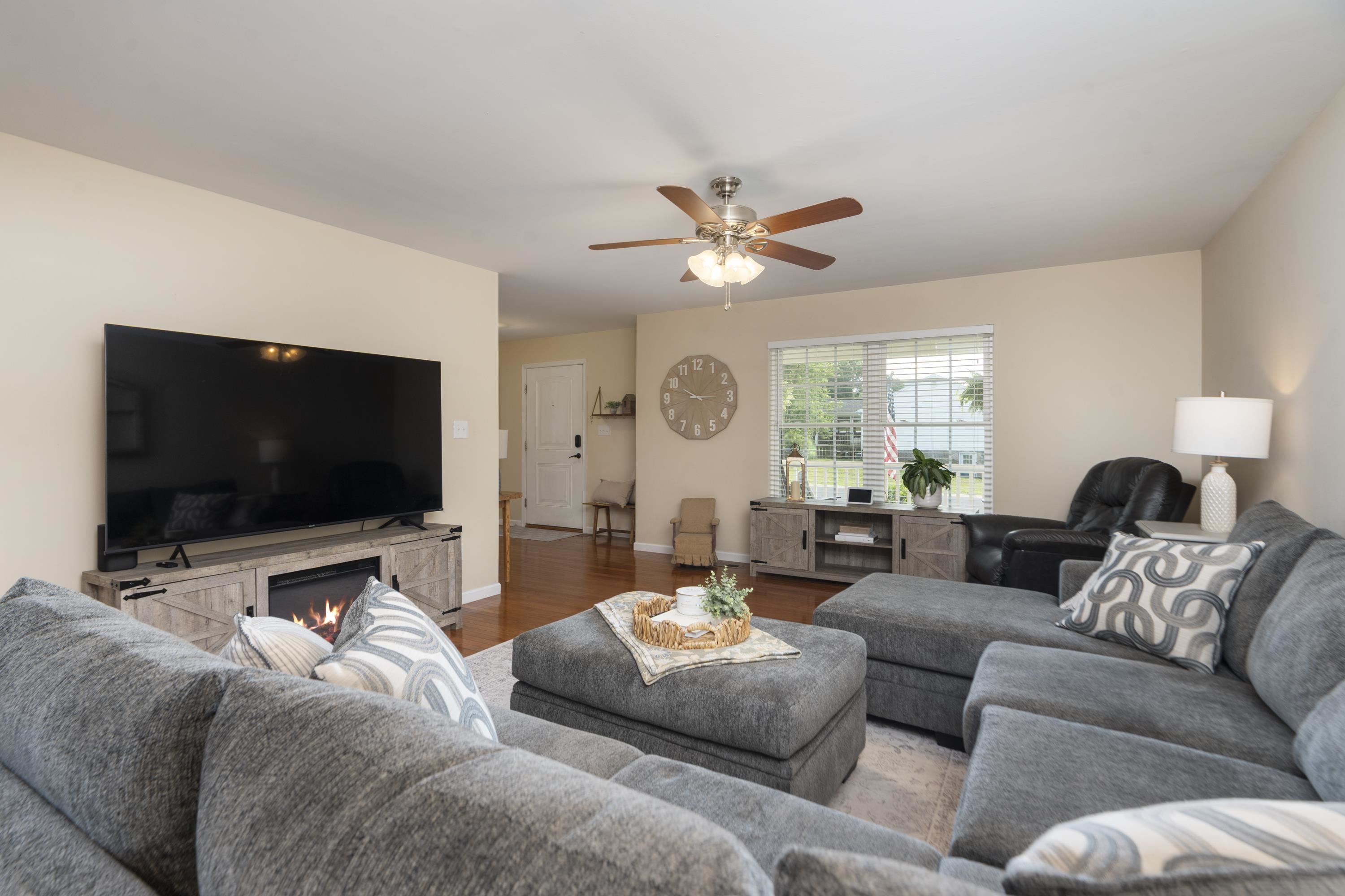 911 GEOFFREY ST, STAUNTON, Virginia 24401, 3 Bedrooms Bedrooms, ,2 BathroomsBathrooms,Residential,911 GEOFFREY ST,679624 MLS # 679624 911 GEOFFREY ST, STAUNTON, Virginia 24401, 3 Bedrooms Bedrooms, ,2 BathroomsBathrooms,Residential,911 GEOFFREY ST,679624 MLS # 679624