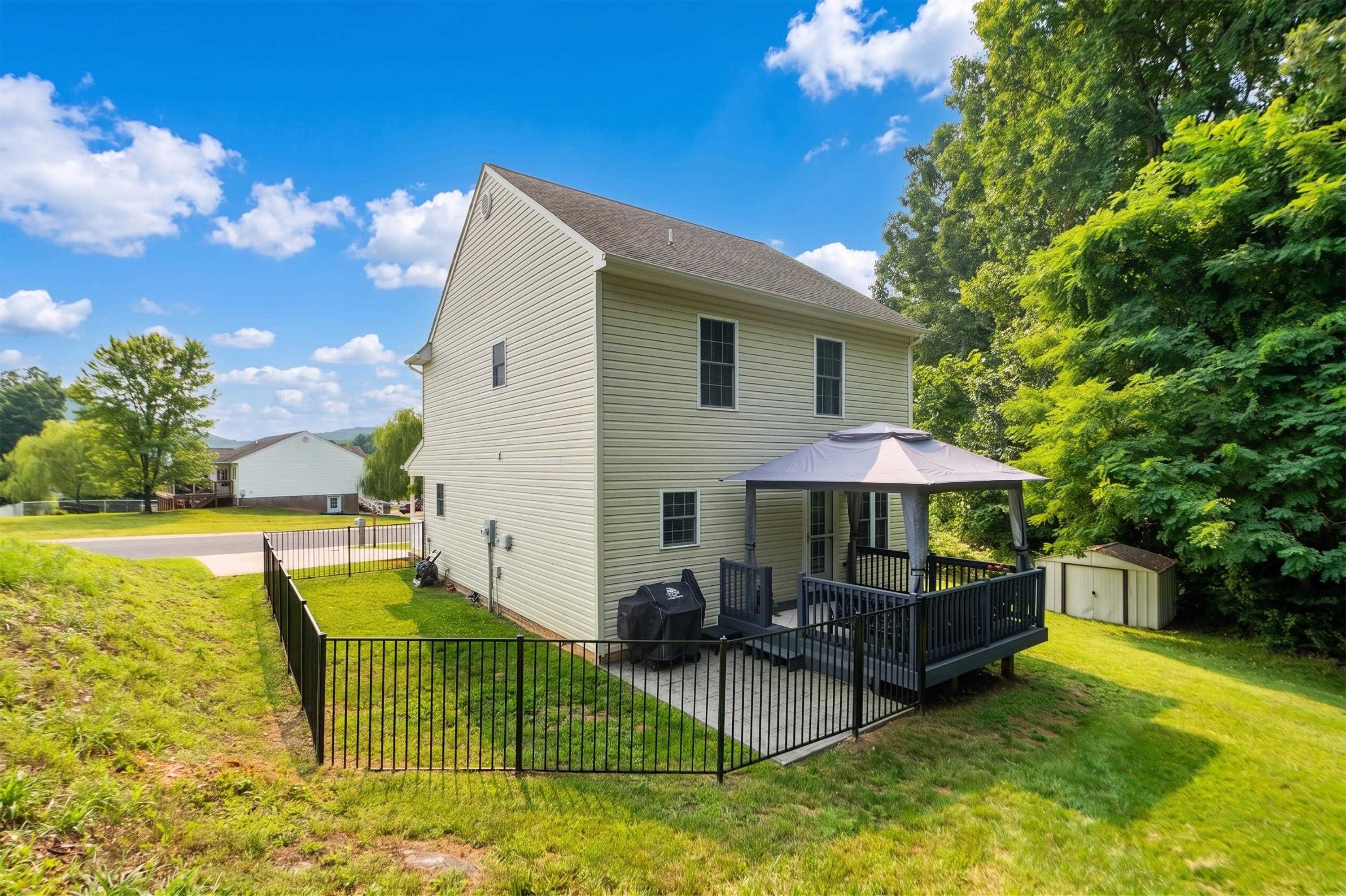 911 GEOFFREY ST, STAUNTON, Virginia 24401, 3 Bedrooms Bedrooms, ,2 BathroomsBathrooms,Residential,911 GEOFFREY ST,679624 MLS # 679624 911 GEOFFREY ST, STAUNTON, Virginia 24401, 3 Bedrooms Bedrooms, ,2 BathroomsBathrooms,Residential,911 GEOFFREY ST,679624 MLS # 679624