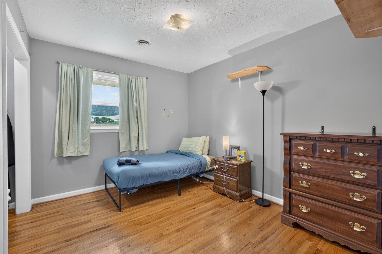 639 SILVER LAKE RD, DAYTON, Virginia 22821, 6 Bedrooms Bedrooms, ,3 BathroomsBathrooms,Residential,639 SILVER LAKE RD,679460 MLS # 679460