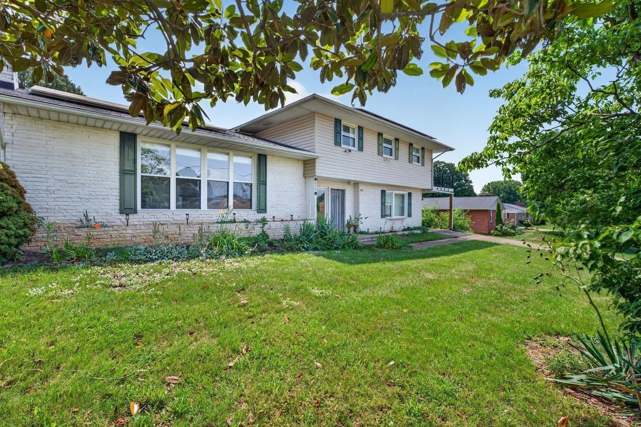 639 SILVER LAKE RD, DAYTON, Virginia 22821, 6 Bedrooms Bedrooms, ,3 BathroomsBathrooms,Residential,639 SILVER LAKE RD,679460 MLS # 679460